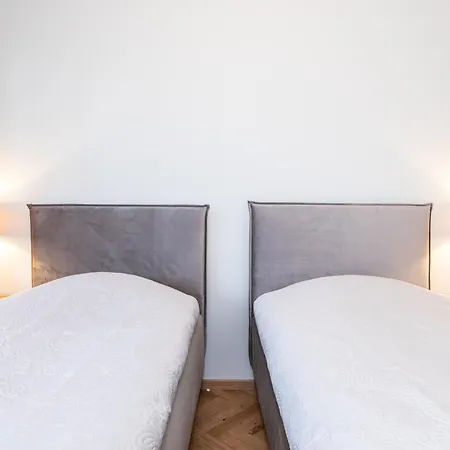 Beautiful Ground Floor With Big Terrace Apartament