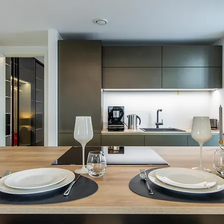 Beautiful Ground Floor With Big Terrace Apartment *